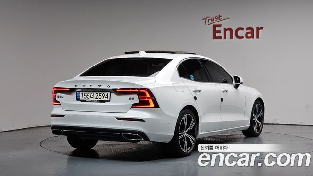 Volvo S60 2022 — photo 2