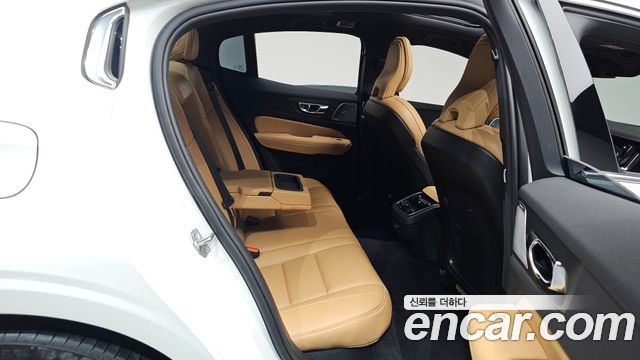 Volvo S60 2022 — photo 17