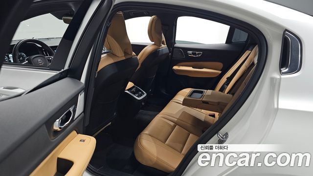 Volvo S60 2022 — photo 18