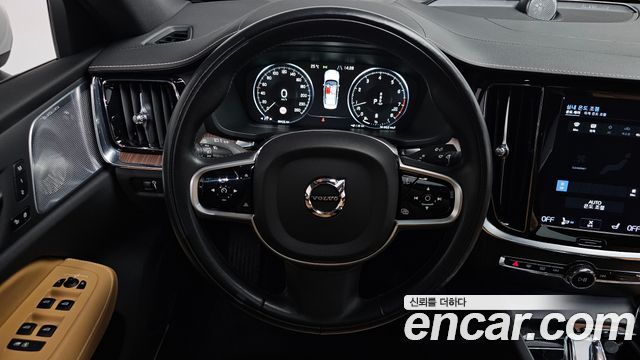 Volvo S60 2022 — photo 19