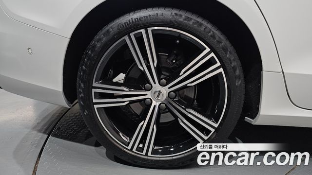 Volvo S60 2022 — photo 7