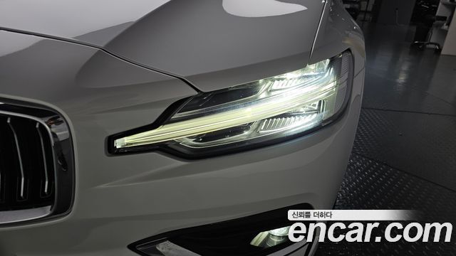 Volvo S60 2022 — photo 8