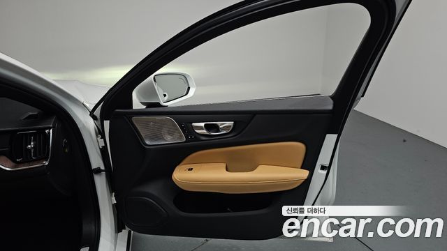 Volvo S60 2022 — photo 14