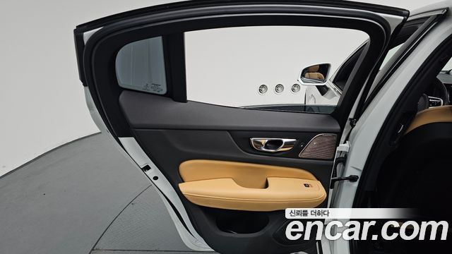 Volvo S60 2022 — photo 15