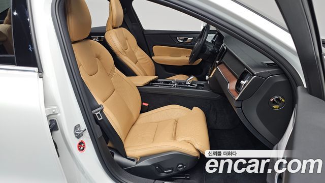 Volvo S60 2022 — photo 16
