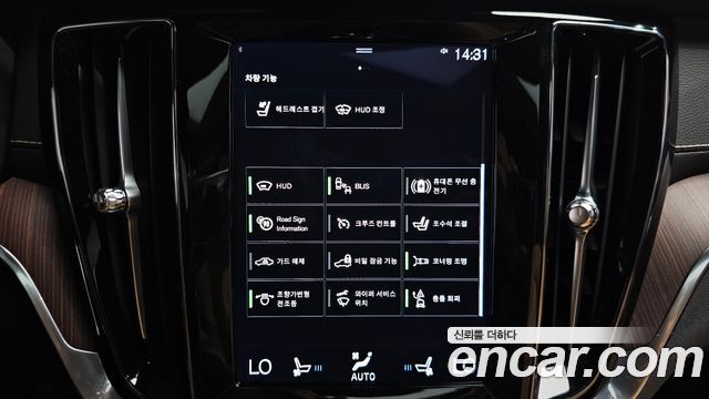 Volvo S60 2022 — photo 29
