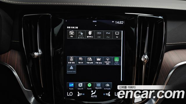 Volvo S60 2022 — photo 30