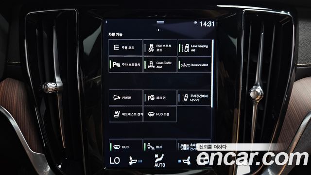 Volvo S60 2022 — photo 31