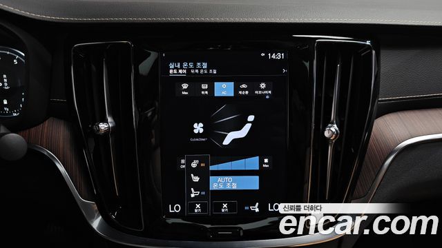 Volvo S60 2022 — photo 32