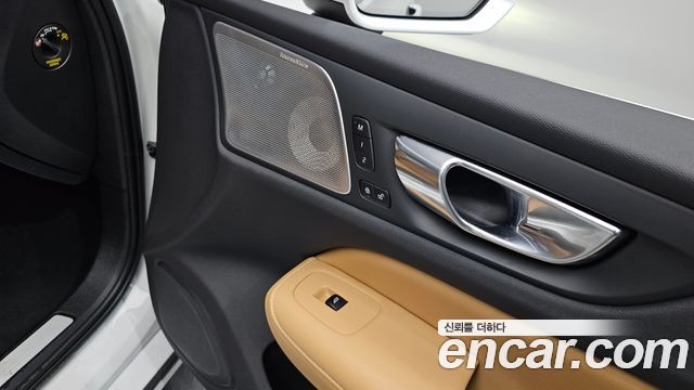 Volvo S60 2022 — photo 36