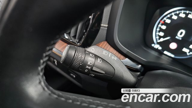 Volvo S60 2022 — photo 37