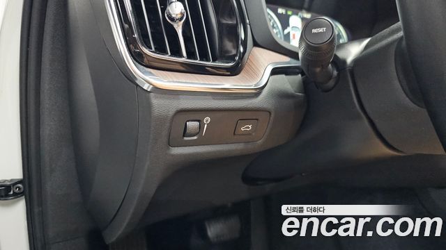 Volvo S60 2022 — photo 38
