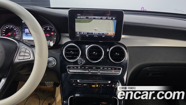 Mercedes-Benz GLC-Class 2018 — photo 24