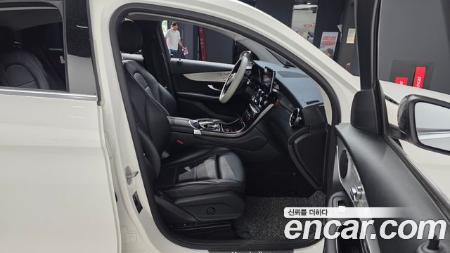 Mercedes-Benz GLC-Class 2018 — photo 16