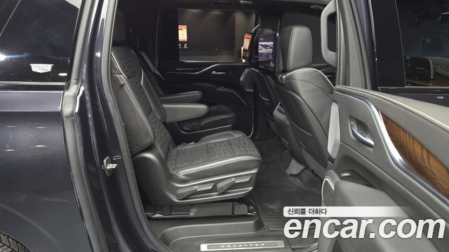 Cadillac Escalade 2023 — photo 12
