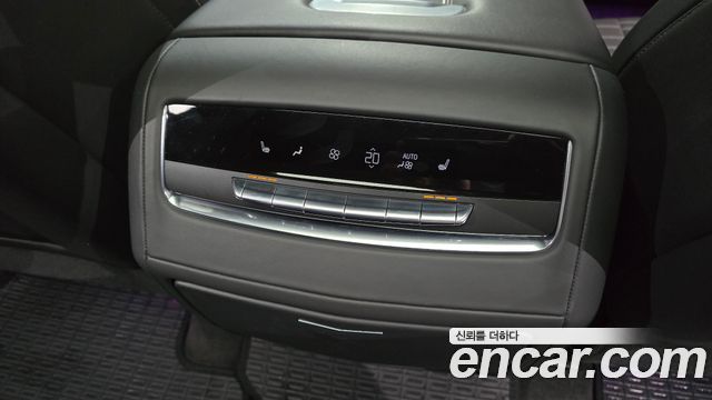 Cadillac Escalade 2023 — photo 19