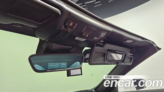Mercedes-Benz SLC-Class 2019 — photo 21