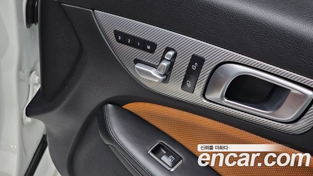 Mercedes-Benz SLC-Class 2019 — photo 26