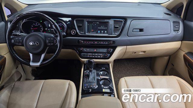 Kia Canival 2016 — photo 10