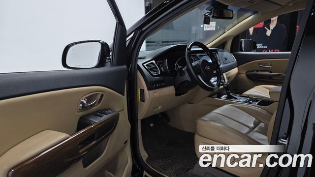 Kia Canival 2016 — photo 13