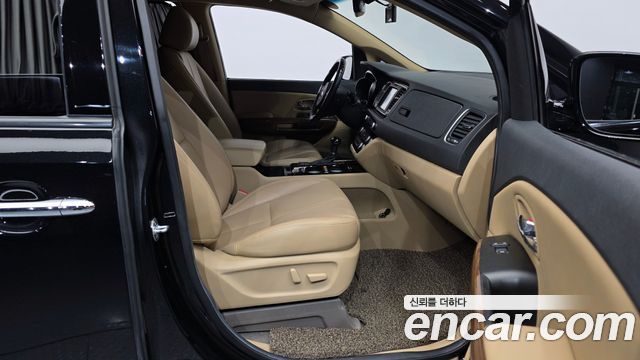 Kia Canival 2016 — photo 17