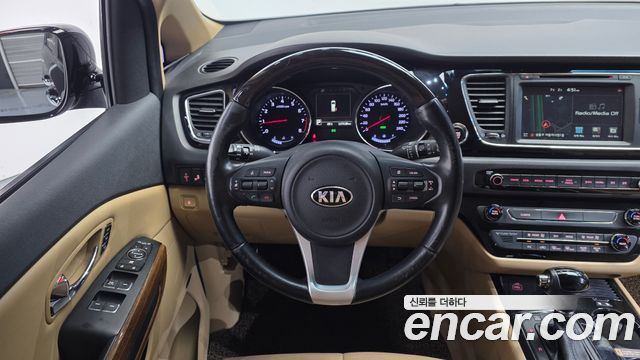 Kia Canival 2016 — photo 19