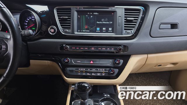 Kia Canival 2016 — photo 21