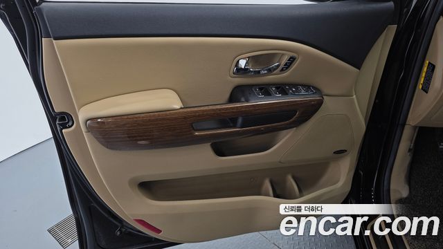 Kia Canival 2016 — photo 14