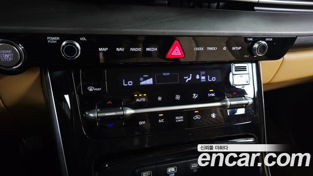 Kia Canival 2021 — photo 31