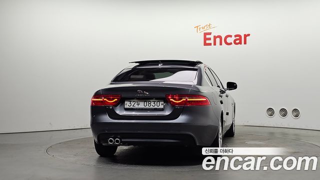 Jaguar XE 2016 — photo 4