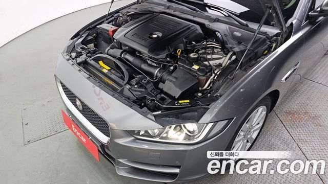 Jaguar XE 2016 — photo 6