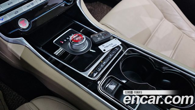 Jaguar XE 2016 — photo 9