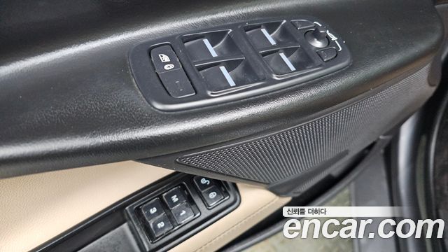 Jaguar XE 2016 — photo 13