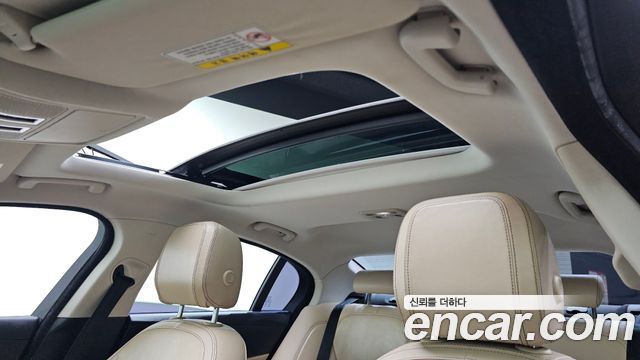Jaguar XE 2016 — photo 20