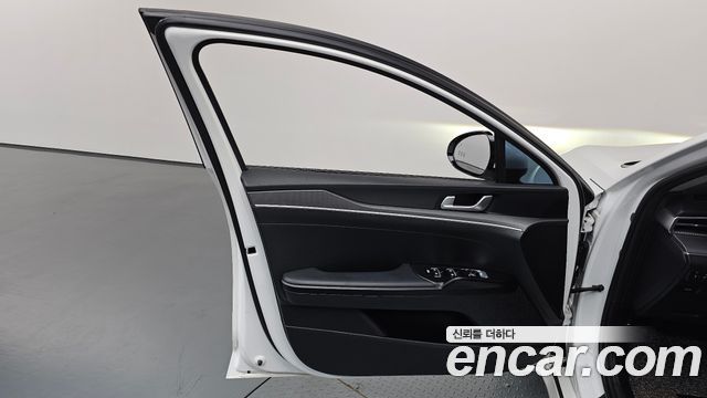 Kia K5 2023 — photo 14