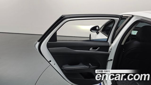 Kia K5 2023 — photo 15