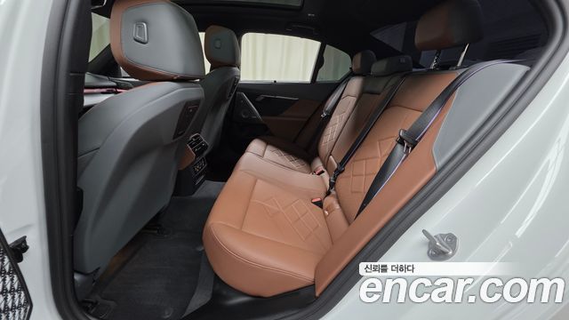 BMW 5-Series 2026 — photo 18