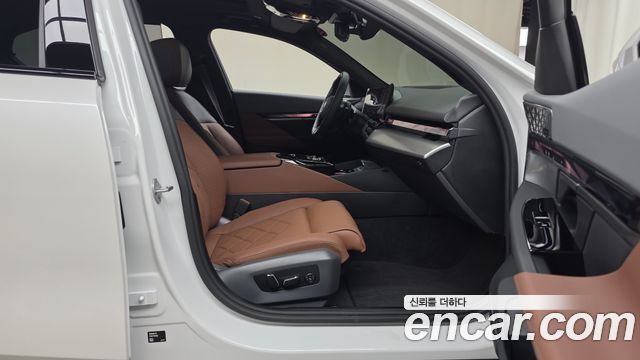BMW 5-Series 2026 — photo 16