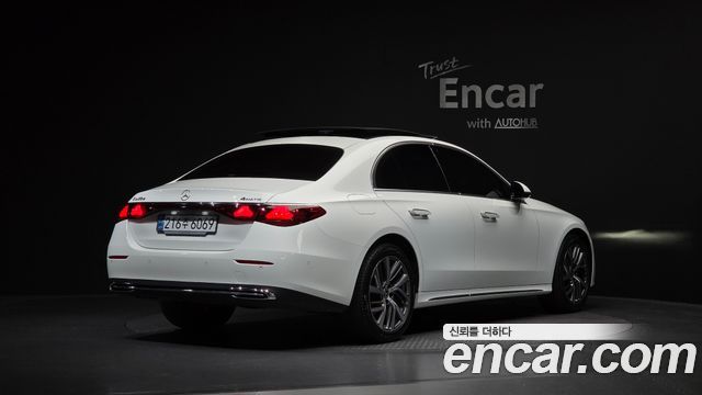 Mercedes-Benz E-Class 2024 — photo 2