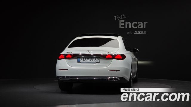 Mercedes-Benz E-Class 2024 — photo 4