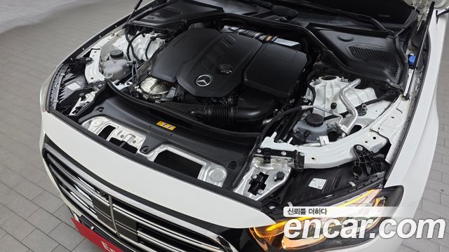 Mercedes-Benz E-Class 2024 — photo 6