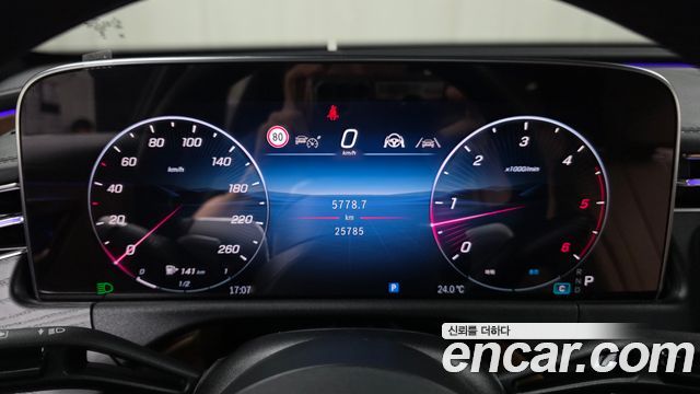 Mercedes-Benz E-Class 2024 — photo 11
