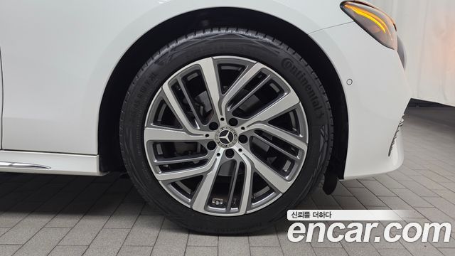 Mercedes-Benz E-Class 2024 — photo 7