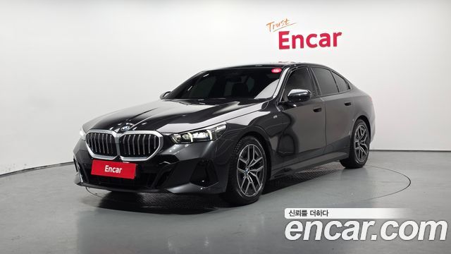 BMW 5-Series 2024 — photo 1