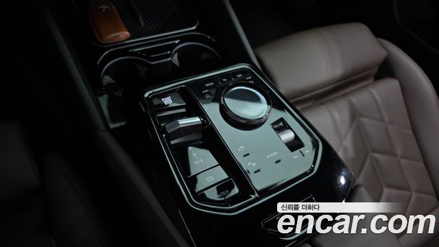 BMW 5-Series 2024 — photo 9