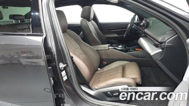 BMW 5-Series 2024 — photo 11