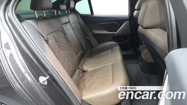 BMW 5-Series 2024 — photo 12