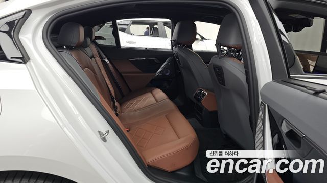 BMW 5-Series 2026 — photo 12