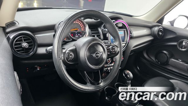 Mini Cooper 2019 — photo 18