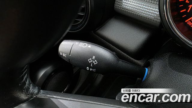 Mini Cooper 2019 — photo 32